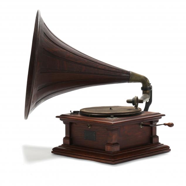 victor-v-phonograph-with-large-oak-horn