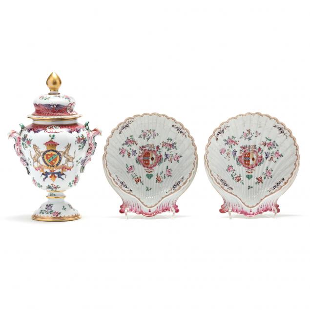 samson-chinese-export-urn-and-pair-of-paris-porcelain-shell-dishes