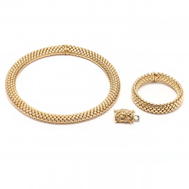 gold-convertible-suite-with-gold-and-diamond-set-clasp