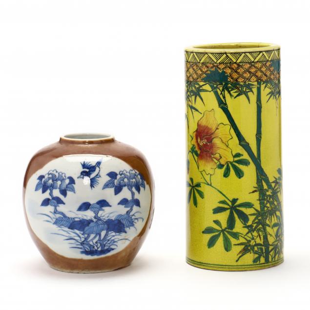 two-chinese-porcelain-vases