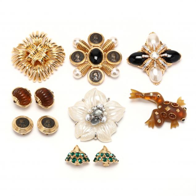 eight-costume-jewelry-items-replica