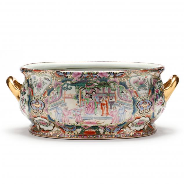 a-chinese-rose-medallion-foot-bath