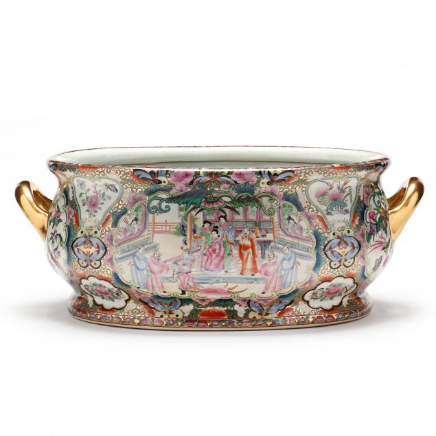 a-chinese-rose-medallion-foot-bath