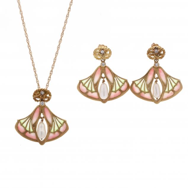 art-nouveau-style-pendant-necklace-and-earrings