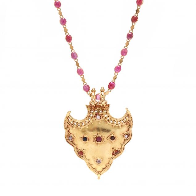 gold-and-gem-set-necklace