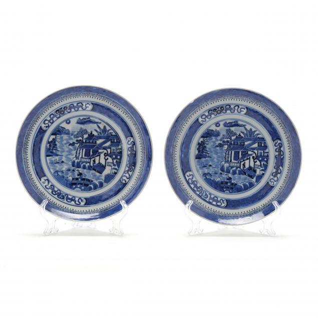 a-pair-of-chinese-blue-and-white-porcelain-dishes-with-canton-pattern
