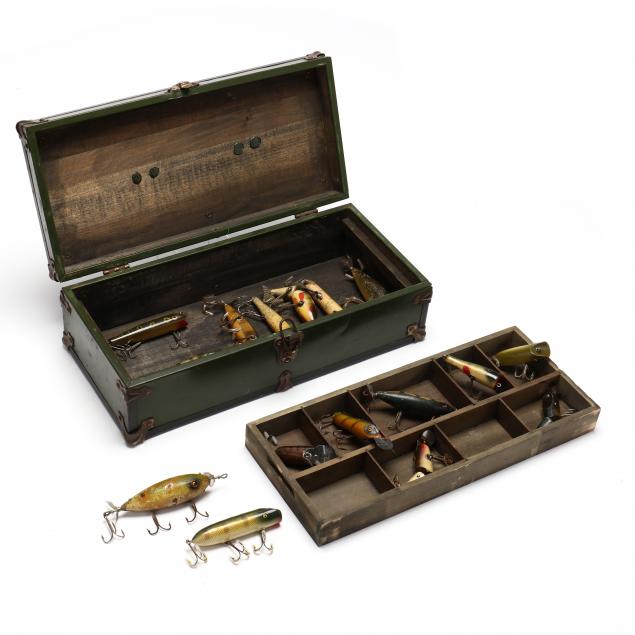 sixteen-vintage-pike-lures-with-tackle-box