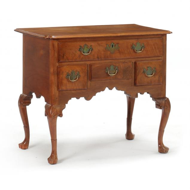 philadelphia-queen-anne-carved-walnut-dressing-table
