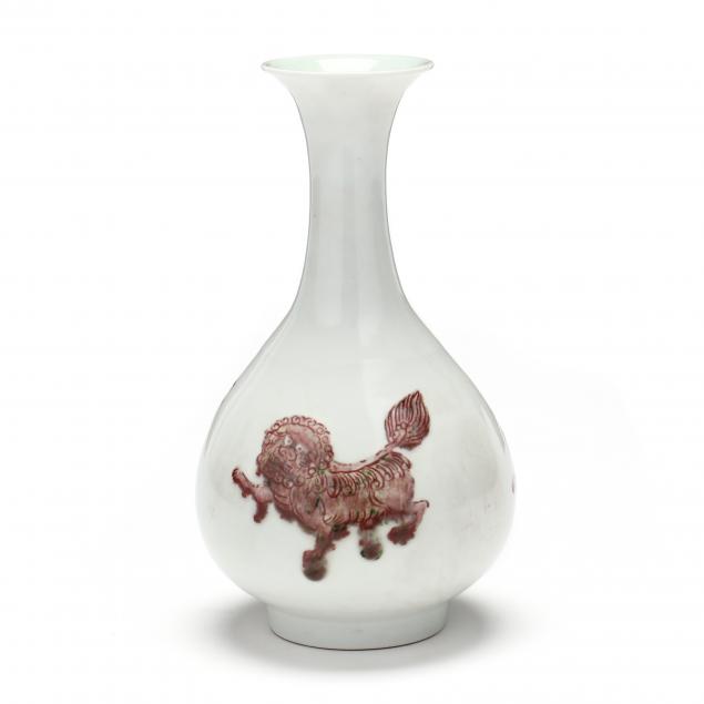 a-chinese-porcelain-vase-with-copper-red-foo-lion-dogs