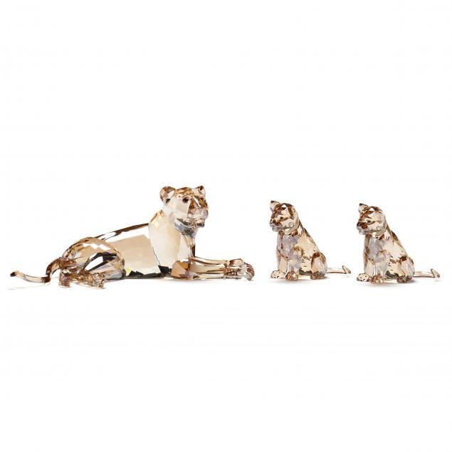 swarovski-i-lion-mother-i-and-i-cubs-i-crystal-sculptures