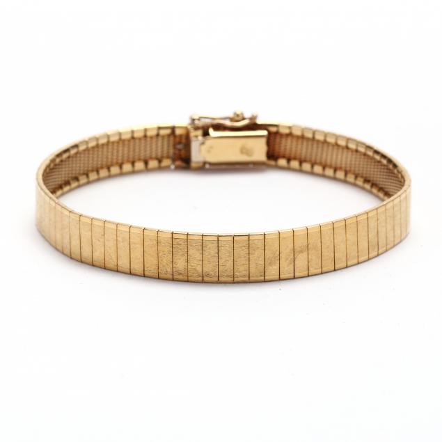 gold-bracelet