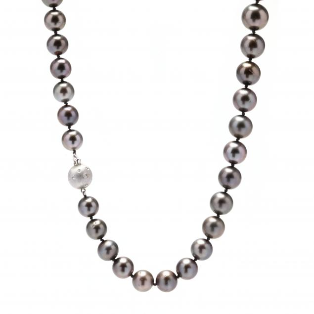 graduated-tahitian-pearl-necklace-with-gold-and-diamond-clasp
