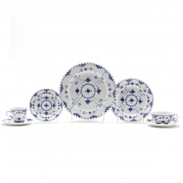 large-set-of-royal-copenhagen-i-blue-fluted-lace-i-tableware