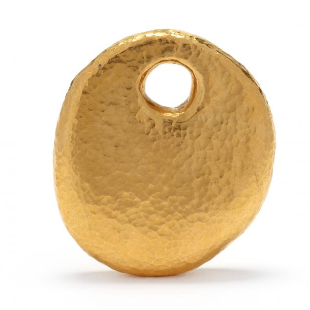 high-karat-gold-pendant-attributed-to-gurhan
