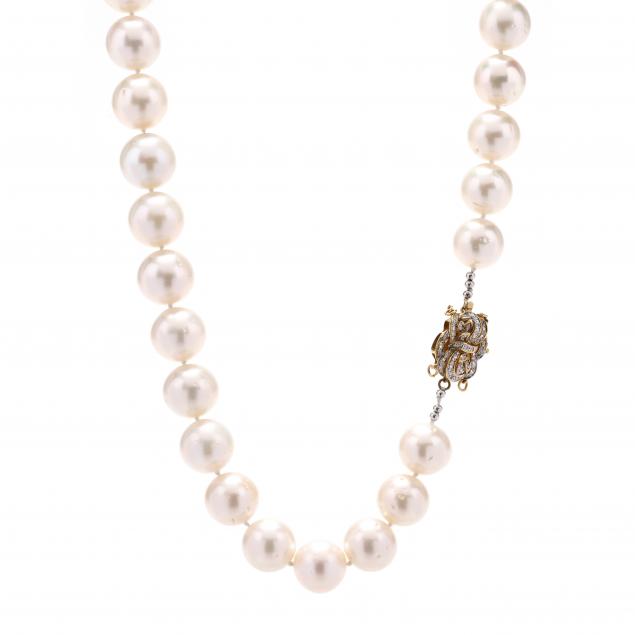 single-strand-south-sea-pearl-necklace-with-gold-and-diamond-clasp