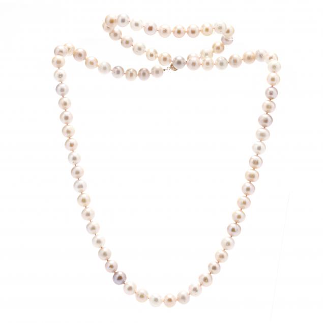 single-strand-pearl-necklace-with-gold-clasp