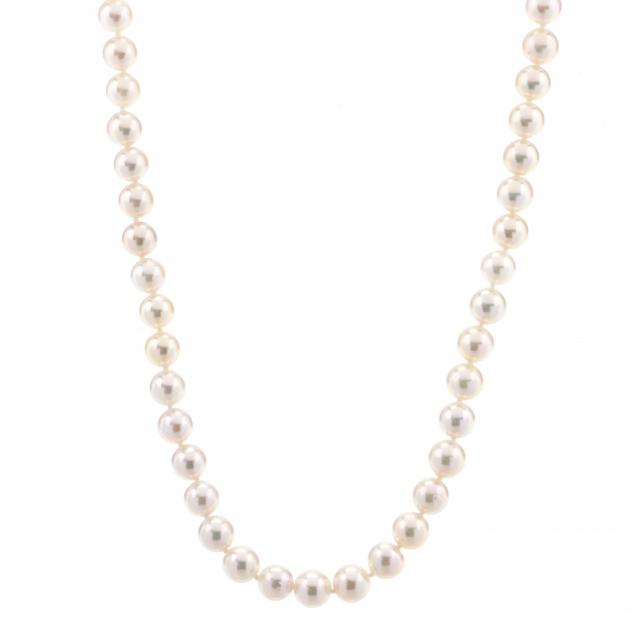 single-strand-pearl-necklace-with-gold-clasp