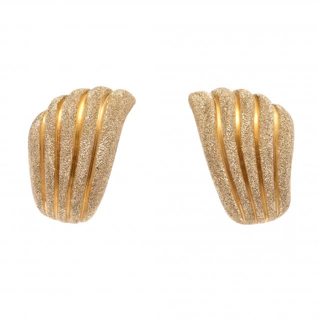 pair-of-gold-tapered-earrings