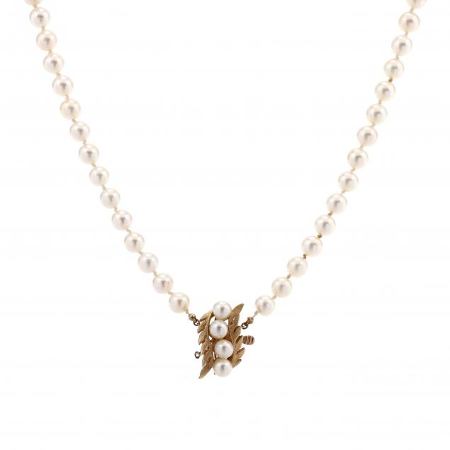 single-strand-pearl-necklace-with-gold-and-pearl-clasp