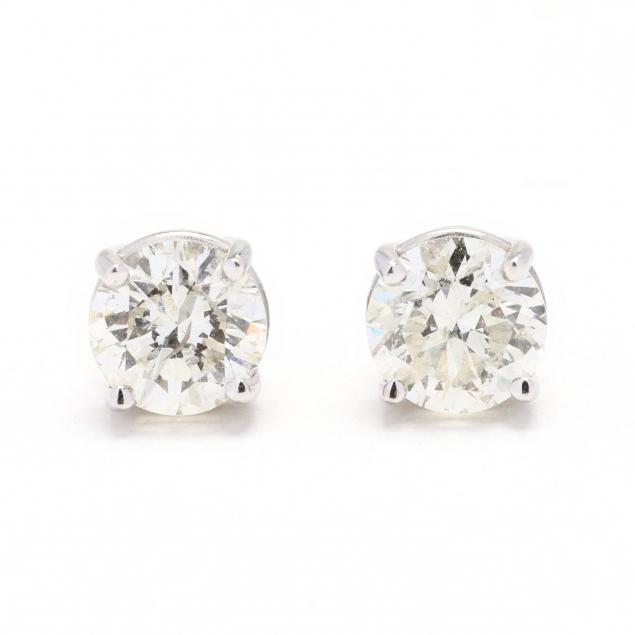 diamond-stud-earrings