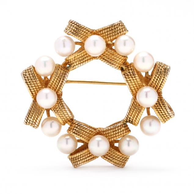 gold-and-pearl-wreath-brooch