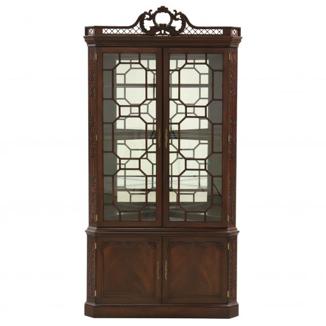henkel-harris-chinese-chippendale-style-carved-mahogany-corner-cabinet