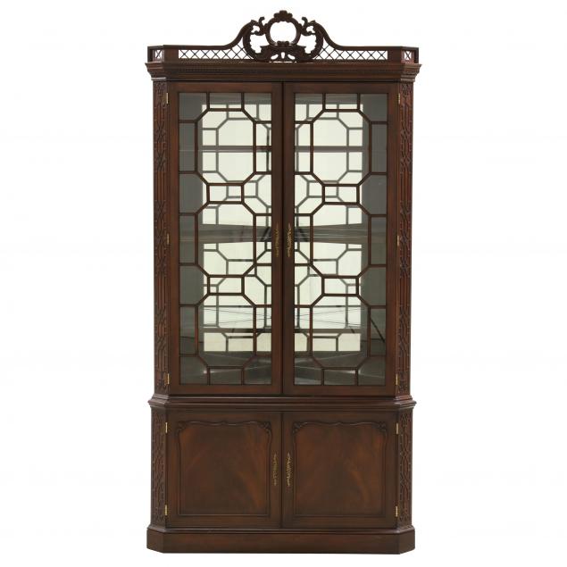 henkel-harris-chinese-chippendale-style-carved-mahogany-corner-cabinet