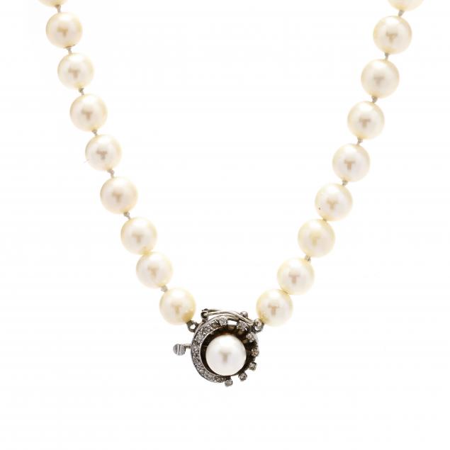 pearl-necklace-with-white-gold-and-diamond-clasp