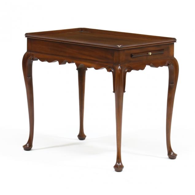 henkel-harris-queen-anne-style-mahogany-tea-table