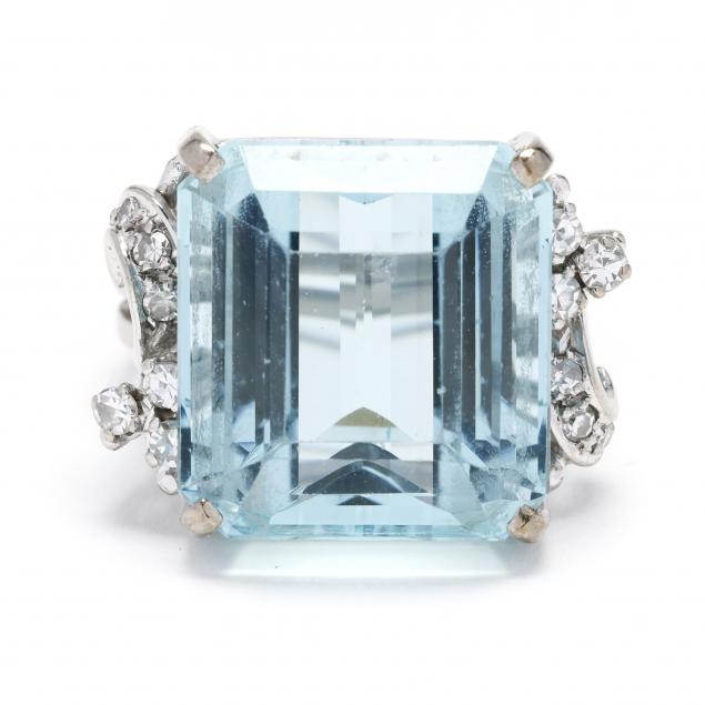 white-gold-aquamarine-and-diamond-ring