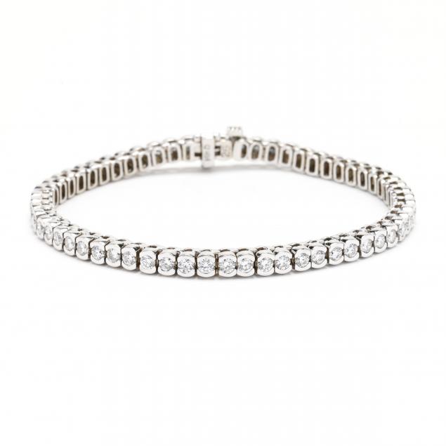 white-gold-and-diamond-line-bracelet