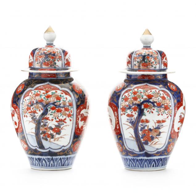 a-pair-of-japanese-imari-jars-with-covers