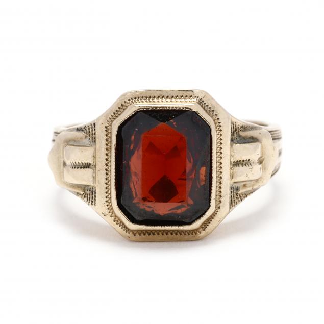 vintage-gold-and-garnet-ring