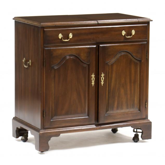 henkel-harris-chippendale-style-mahogany-bar-cabinet