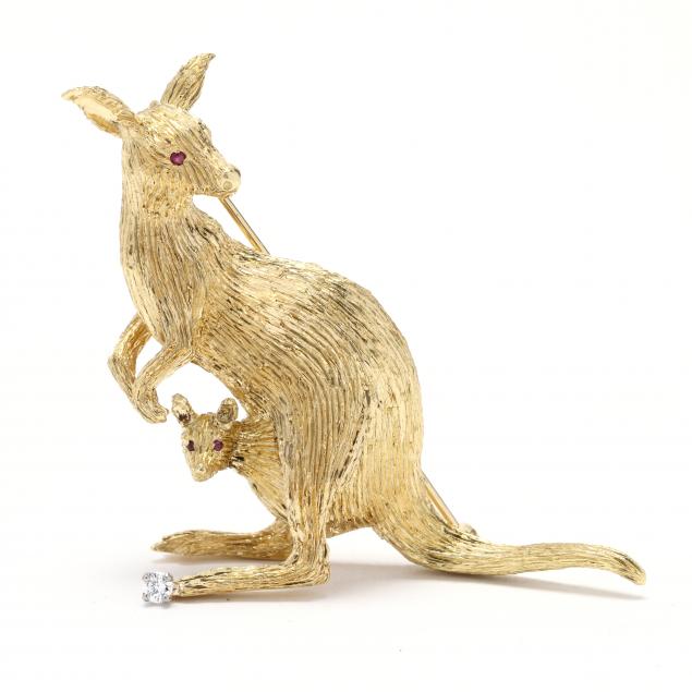 gold-and-gem-set-standing-kangaroo-brooch-pampillonia-designs