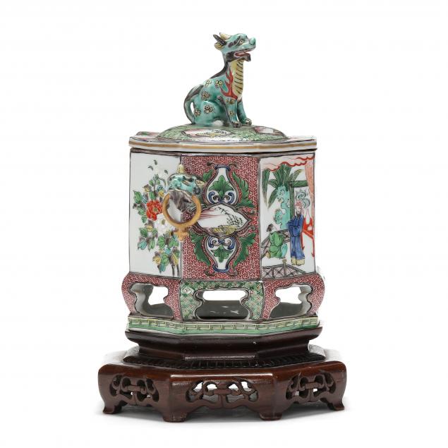 chinoiserie-octagonal-covered-jar-attributed-edme-samson