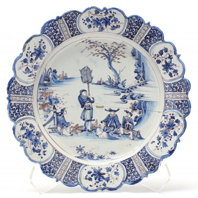 delft-blue-and-white-scalloped-edge-charger