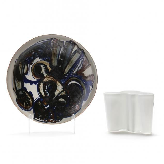 an-alvar-aalto-glass-vase-and-sally-patterson-for-iron-mountain-pottery-charger