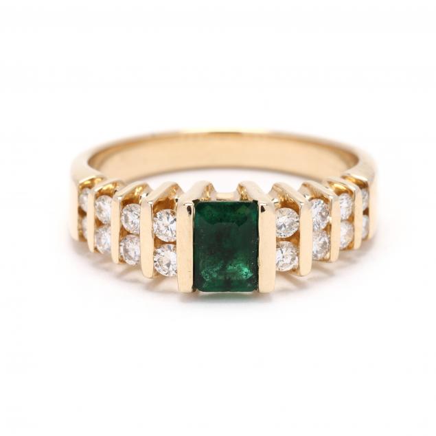 gold-emerald-and-diamond-ring