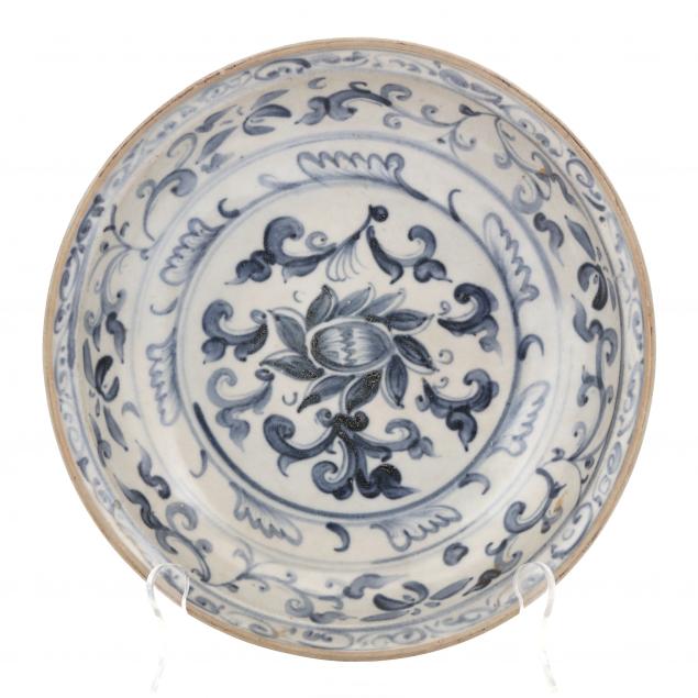 a-large-vietnamese-blue-and-white-dish