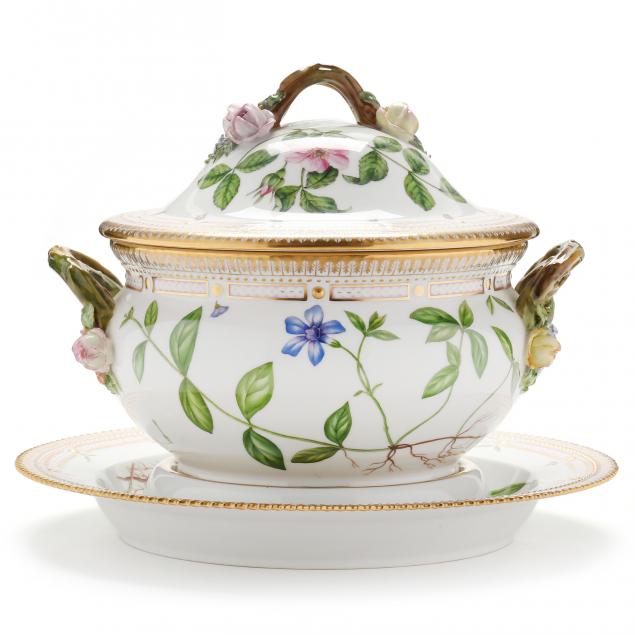 royal-copenhagen-i-flora-danica-i-lidded-tureen-with-underplate