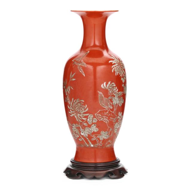 a-chinese-coral-ground-and-gilt-decorated-porcelain-vase