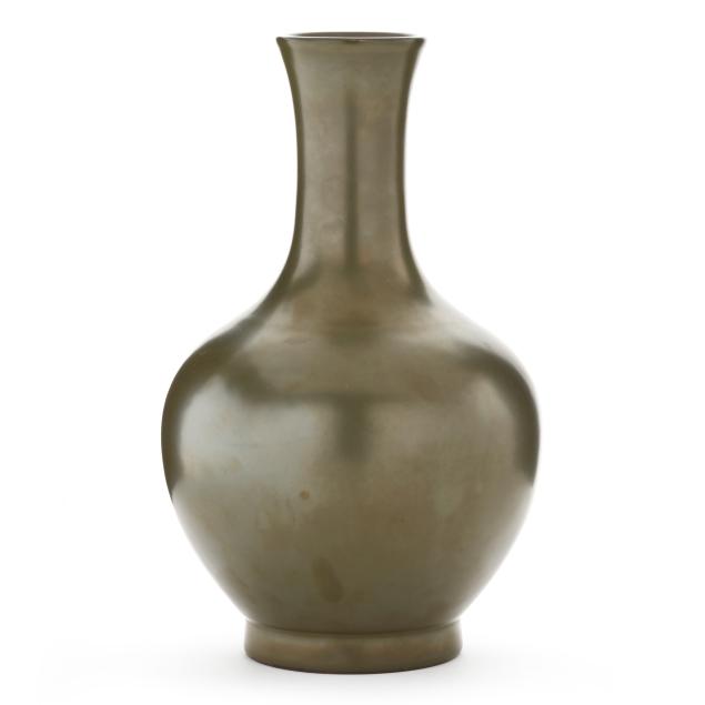 a-chinese-green-glazed-vase