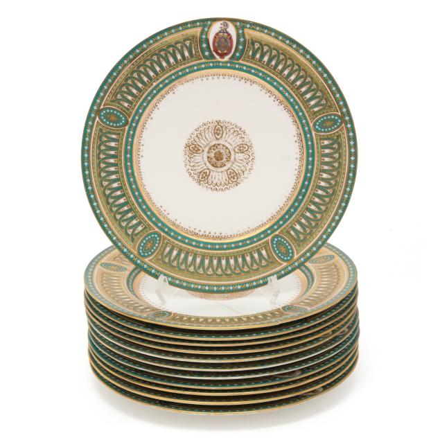 set-of-twelve-gilt-decorated-dinner-plates-with-family-crest