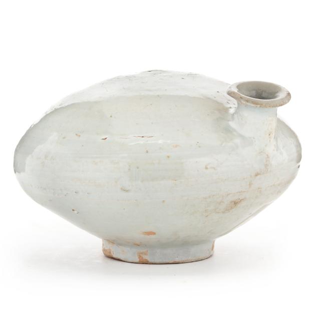 a-korean-porcelain-flask