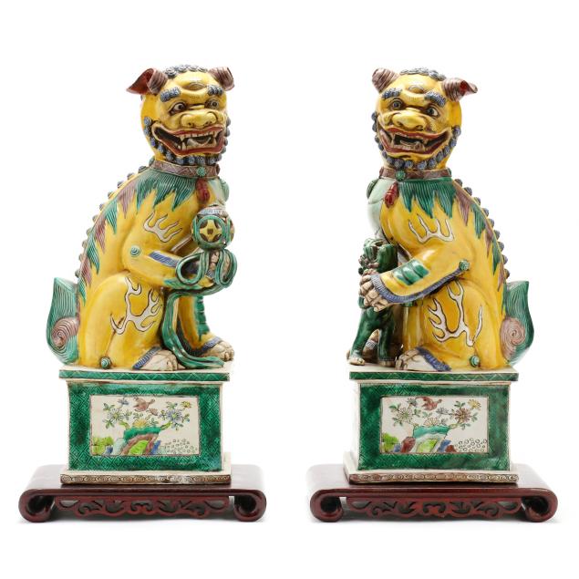 pair-of-chinese-porcelain-famille-verte-foo-lions