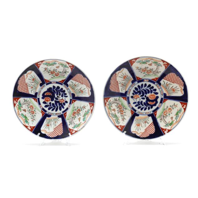 pair-of-japanese-imari-porcelain-chargers