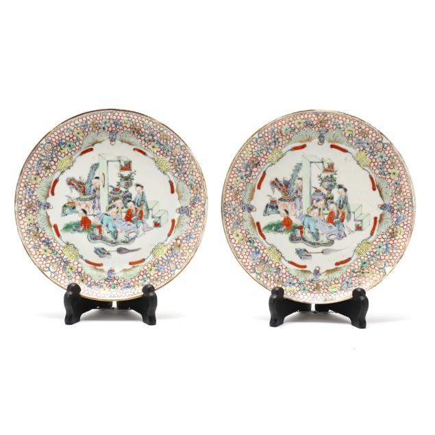 pair-of-chinese-export-porcelain-famille-rose-plates