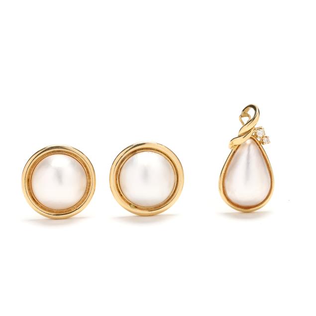 gold-and-mabe-pearl-earrings-and-pendant