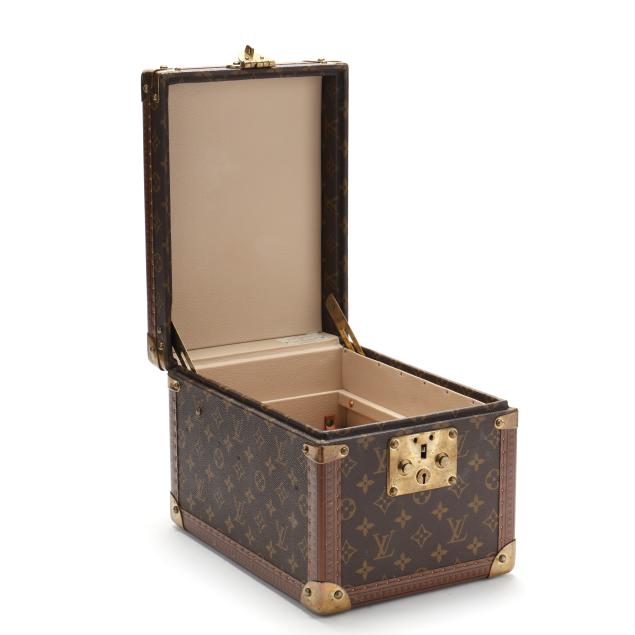 canvas-and-leather-i-boite-flacons-i-cosmetic-trunk-louis-vuitton